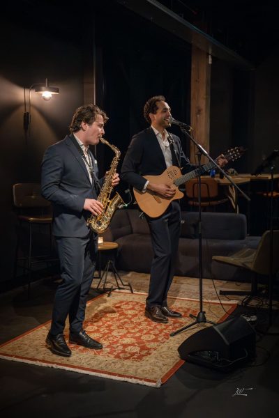 Jazz-duo treedt op tijdens congres